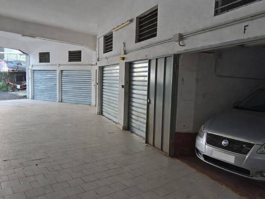 Box / garage a Genova in Via Stefano Tubino - Foto 3