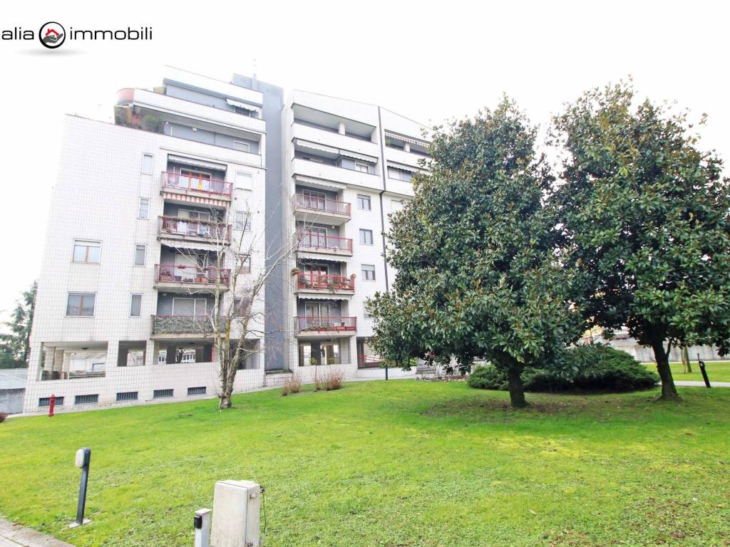 Appartamento a Rozzano in Via Massimo d'Azeglio, 21 - Foto 2