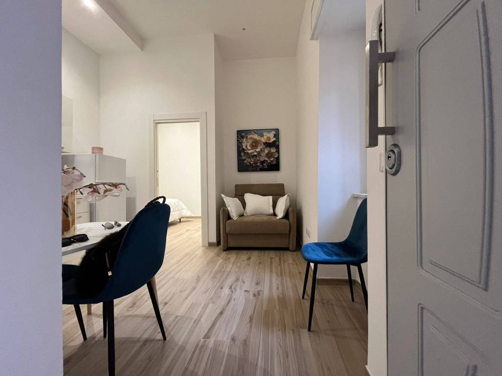 Appartamento a Napoli in Via Generale Biagio De Benedictis, 12 - Foto 2