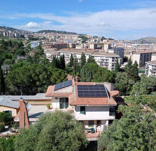 Casa indipendente a Caltanissetta in Viale Stefano Candura - Foto 4