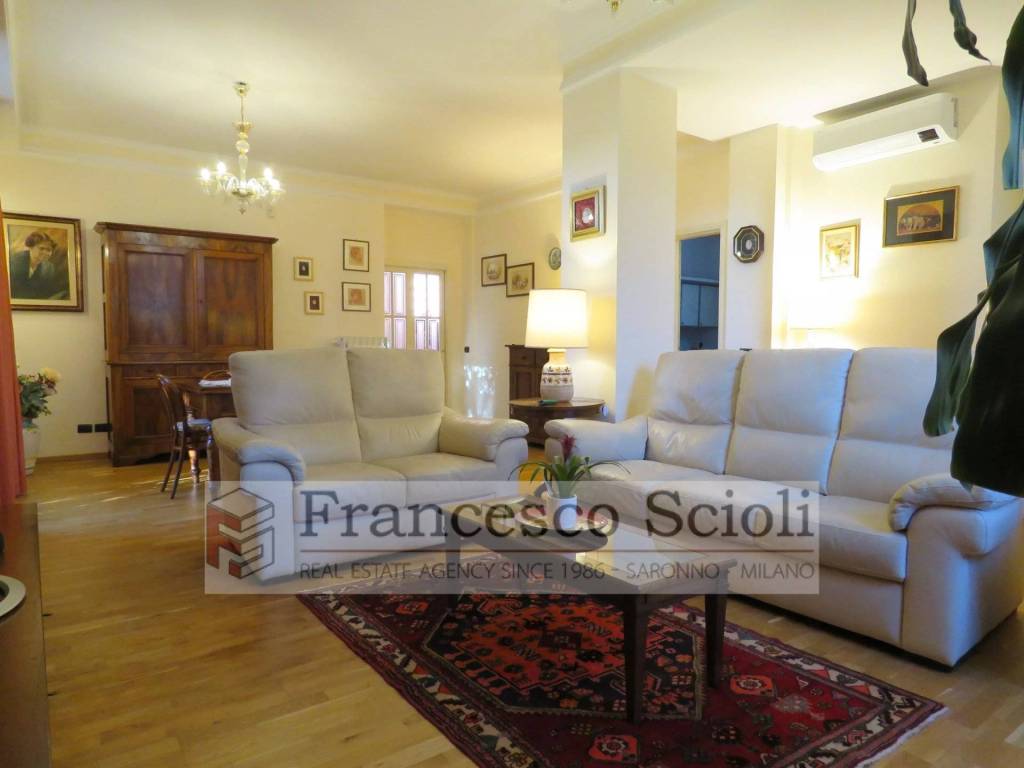 Villa a Saronno in Via Varese, 48 - Foto 3