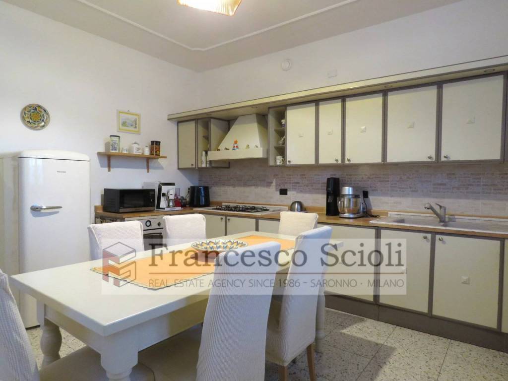Villa a Saronno in Via Varese, 48 - Foto 5
