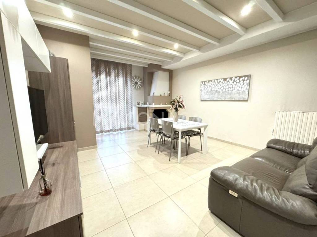 Appartamento a Noicattaro in Via Vincenzo Bellini - Foto 2