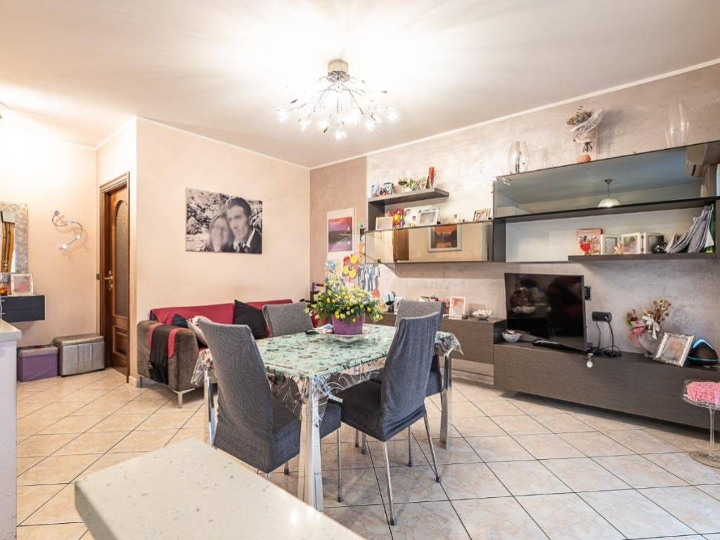 Appartamento a Grugliasco in Via C. L. N, 42 - Foto 2