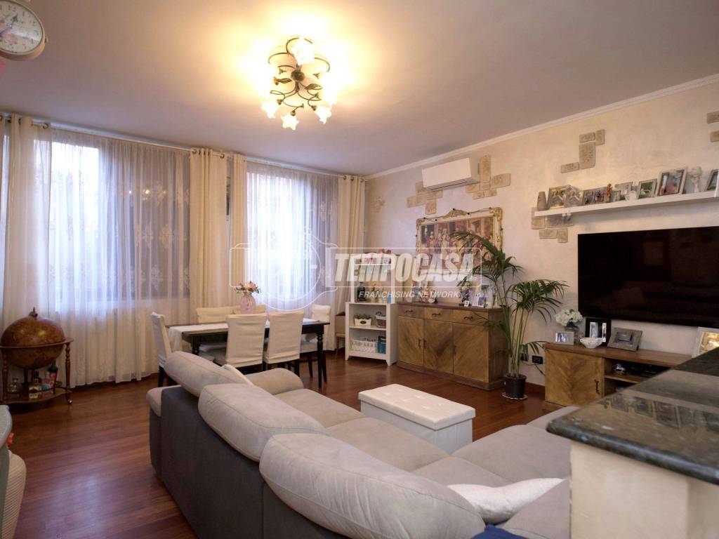 Appartamento a Bollate in Via Ada Negri 10 - Foto 2