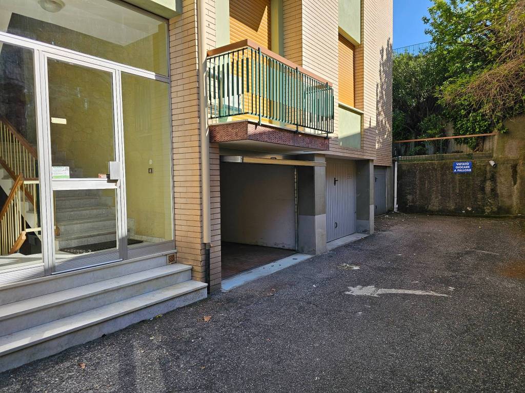 Box / garage a Finale ligure in Via M. Castelli, 33 - Foto 2