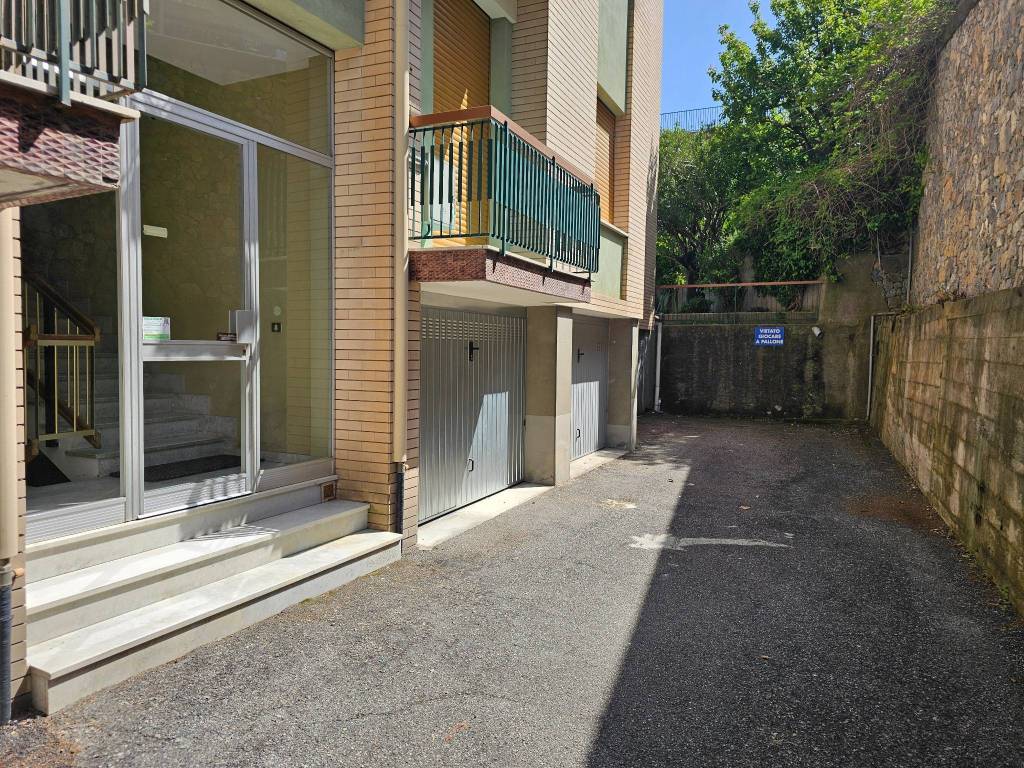 Box / garage a Finale ligure in Via M. Castelli, 33 - Foto 4