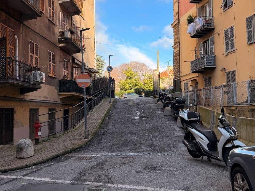 Box / garage a Genova in Via San Martino - Foto 2