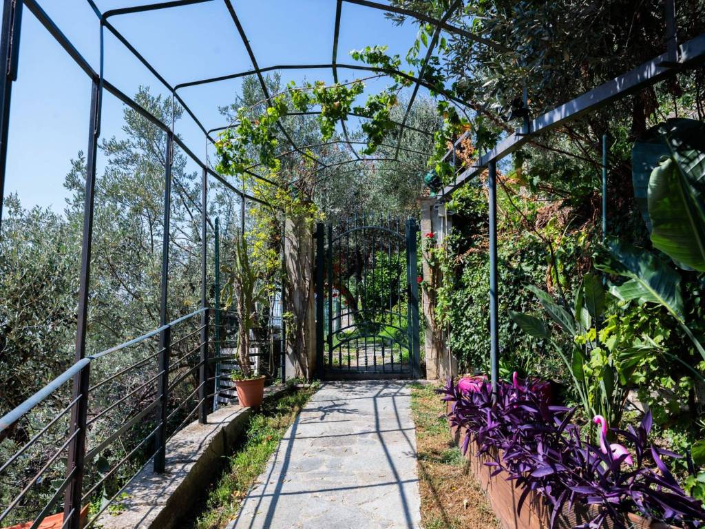 Villa a Genova in Via Angelo Olivieri, 63 - Foto 4
