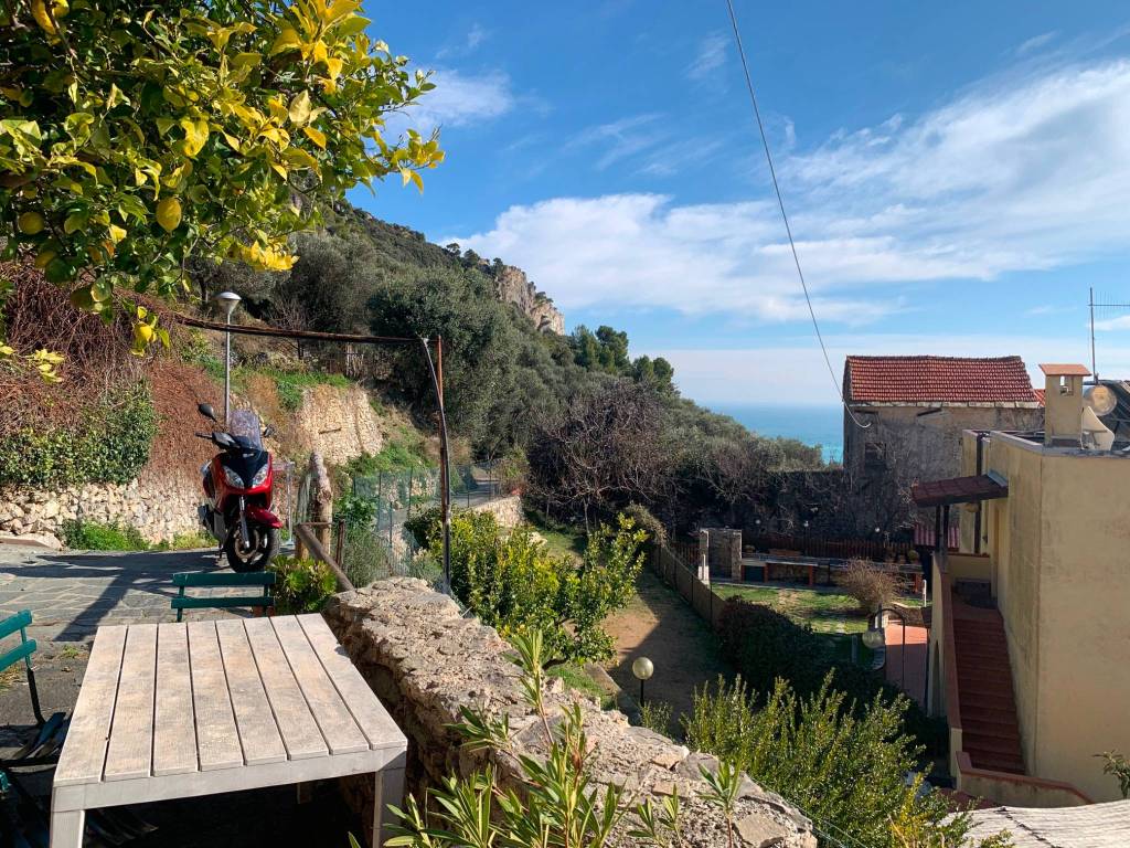 Appartamento a Finale ligure in Località Selva - Foto 4