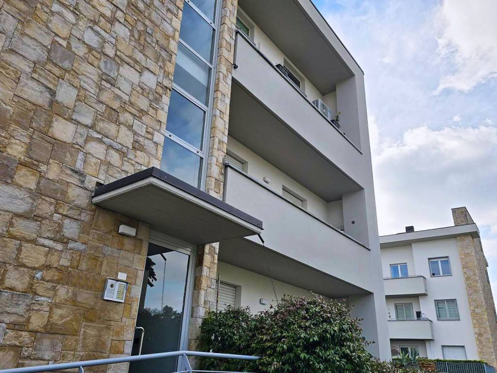 Appartamento a Cantù in Via Borgognone, 43 - Foto 2