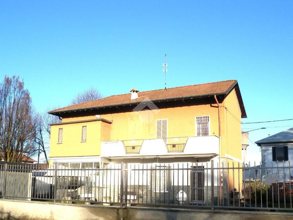 Villa a Origgio in Via Ottolini, 36 - Foto 3