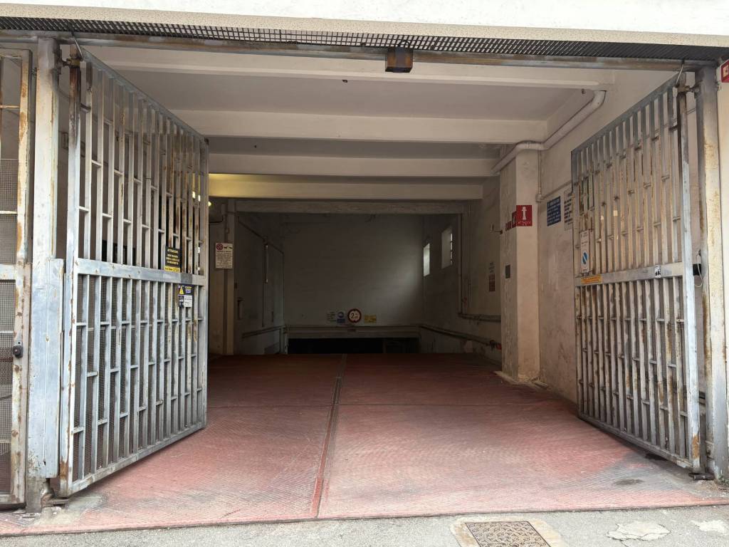 Box / garage a Bologna in Via del Riccio, 8 - Foto 2