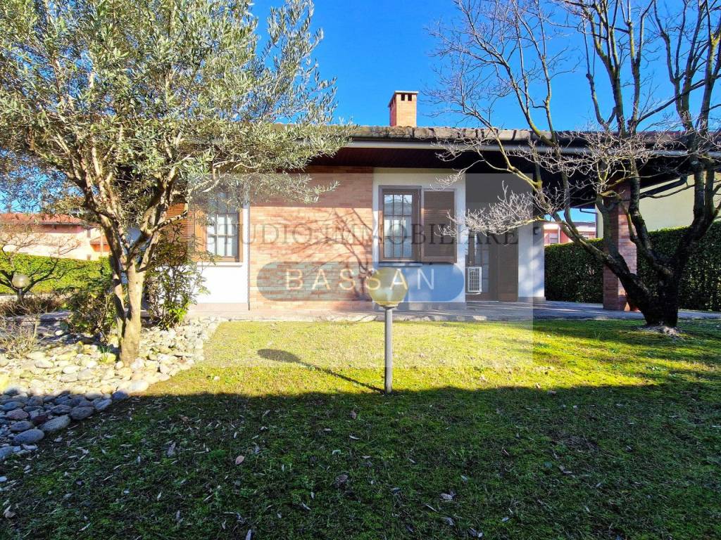 Villa a Gallarate in via Varese 66 - Foto 3