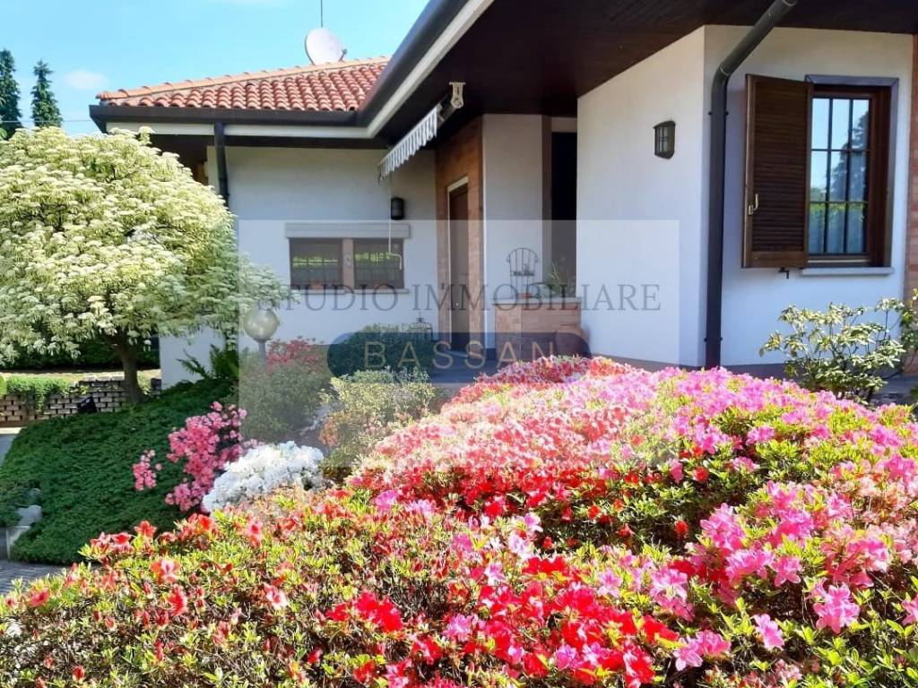 Villa a Gallarate in via Varese 66 - Foto 4