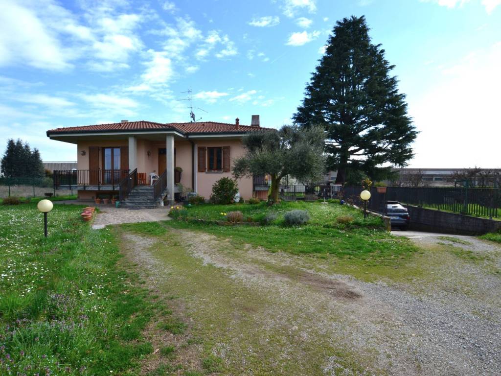 Villa a Bernareggio in Via Roma, 94 - Foto 2