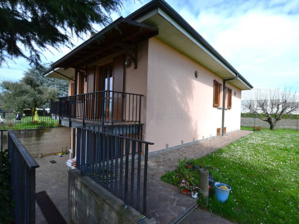 Villa a Bernareggio in Via Roma, 94 - Foto 3