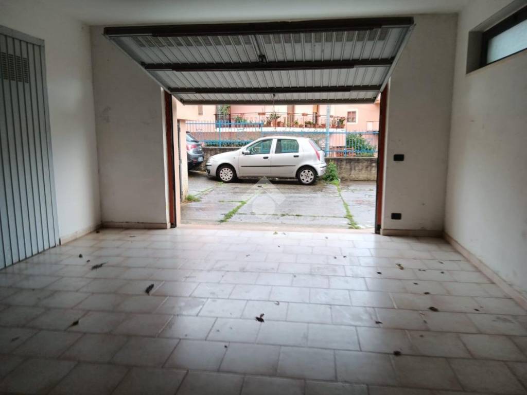 Box / garage a Catanzaro in Via Eraclea - Foto 4