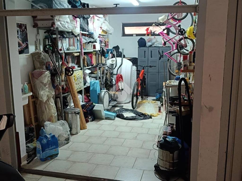 Box / garage a Catanzaro in Via Eraclea - Foto 5