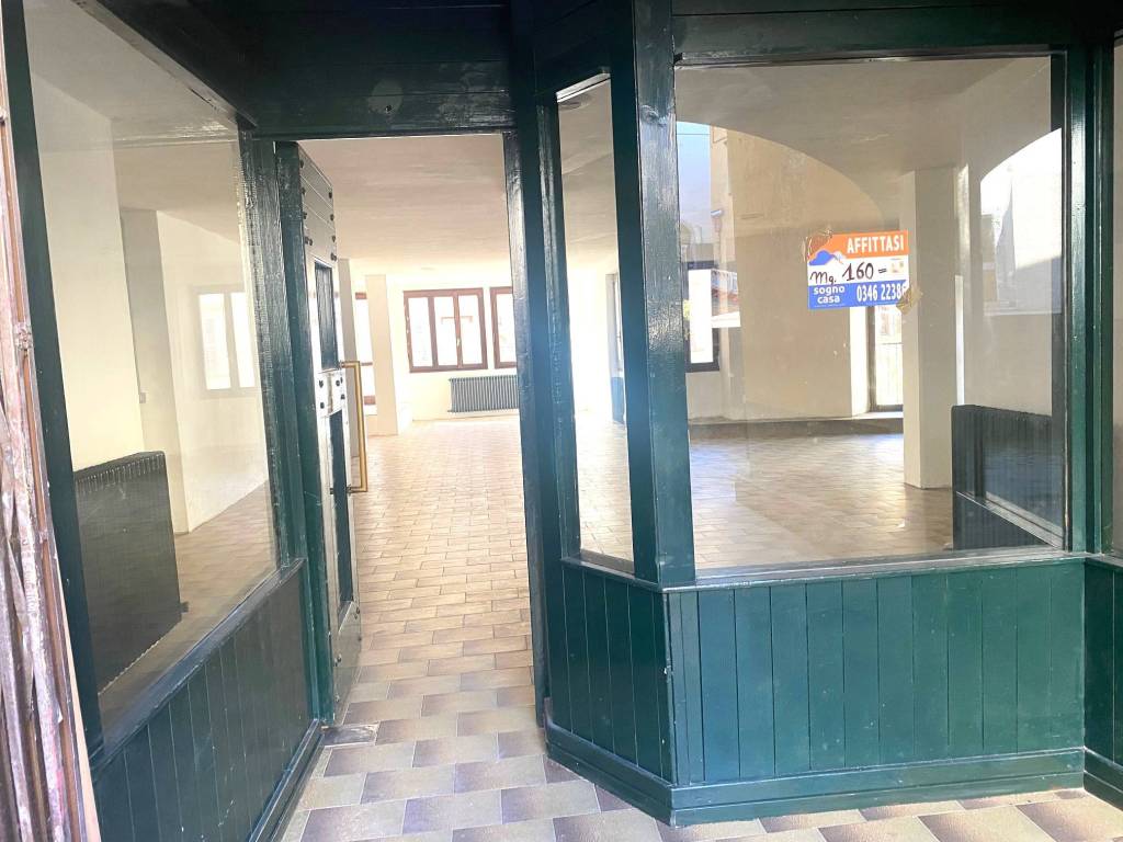 Immobile a Clusone in Piazza dell'Orologio, 22 - Foto 2