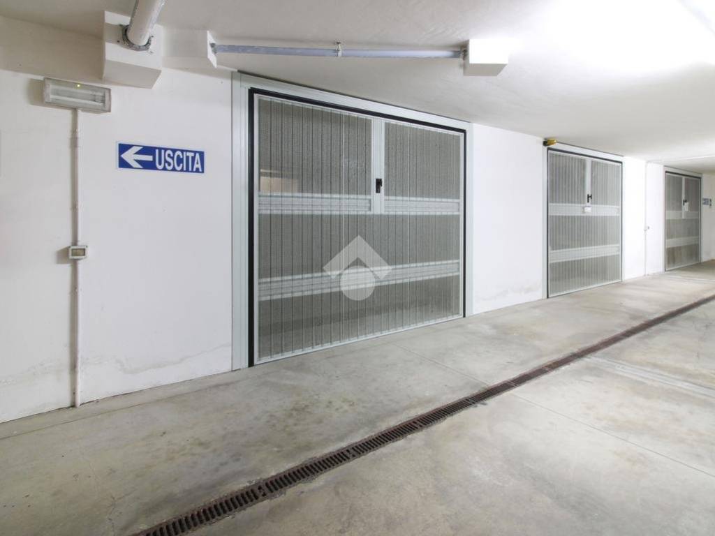 Box / garage a Porto san giorgio in Piazza Manzoni, 9 - Foto 2
