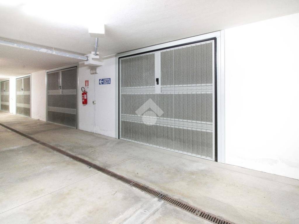 Box / garage a Porto san giorgio in Piazza Manzoni, 9 - Foto 3