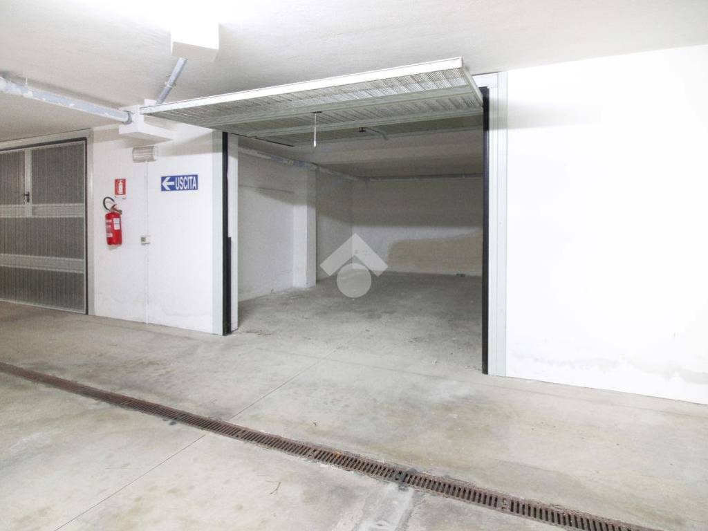 Box / garage a Porto san giorgio in Piazza Manzoni, 9 - Foto 4