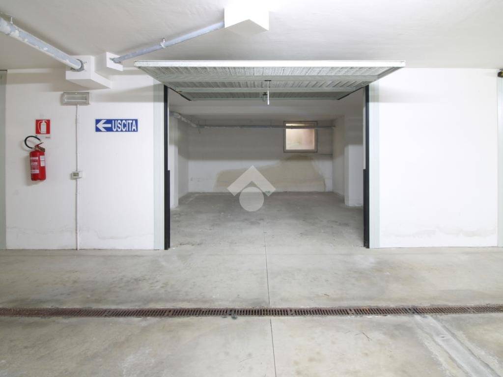 Box / garage a Porto san giorgio in Piazza Manzoni, 9 - Foto 5