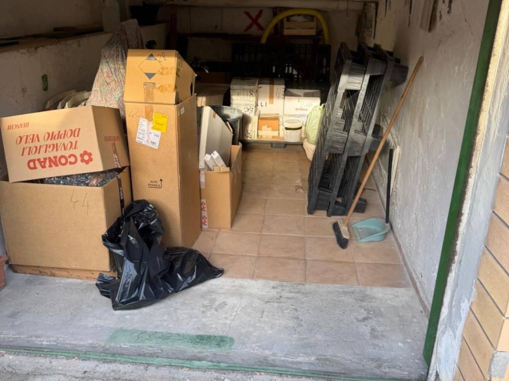 Box / garage a Civitavecchia in Via 25 Aprile - Foto 2