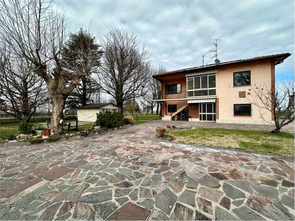 Casa indipendente a Castel guelfo di bologna in Castel Guelfo – La tua Oasi privata con piscina e parco di 3.000 mq - Foto 5