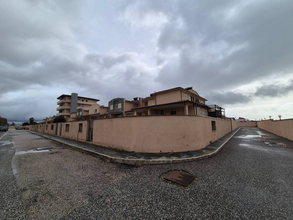 Villetta a schiera a Fiumicino in Via del Consorzio Focense - Foto 2