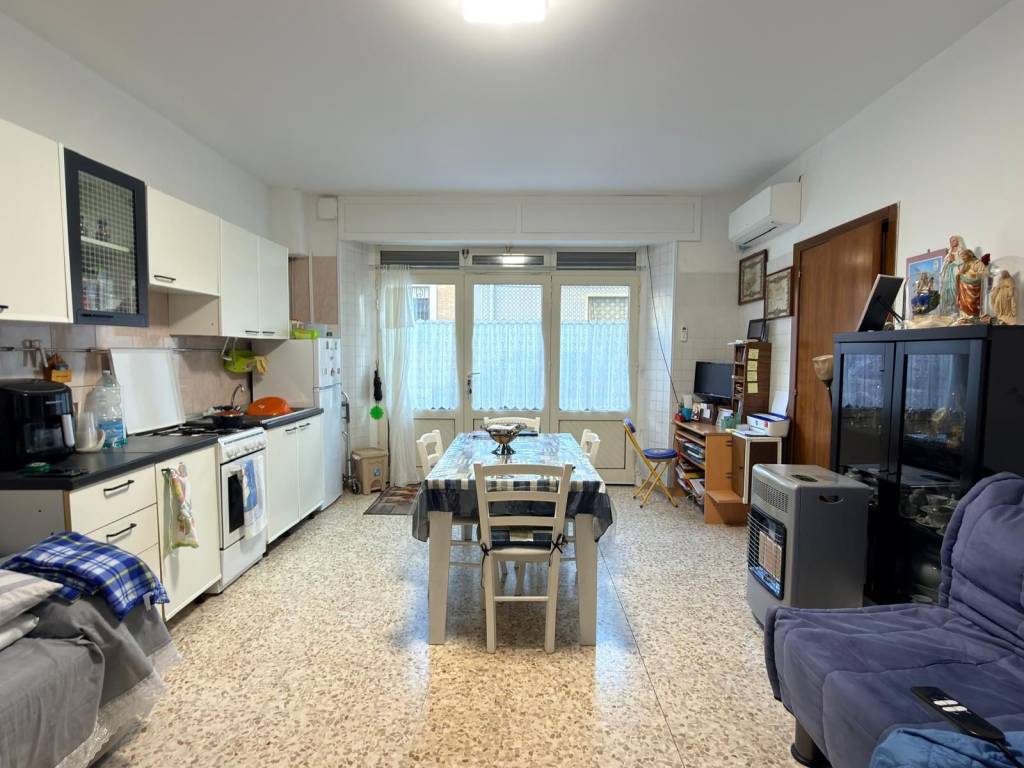 Casa indipendente a Apricena in Via Trento - Foto 4