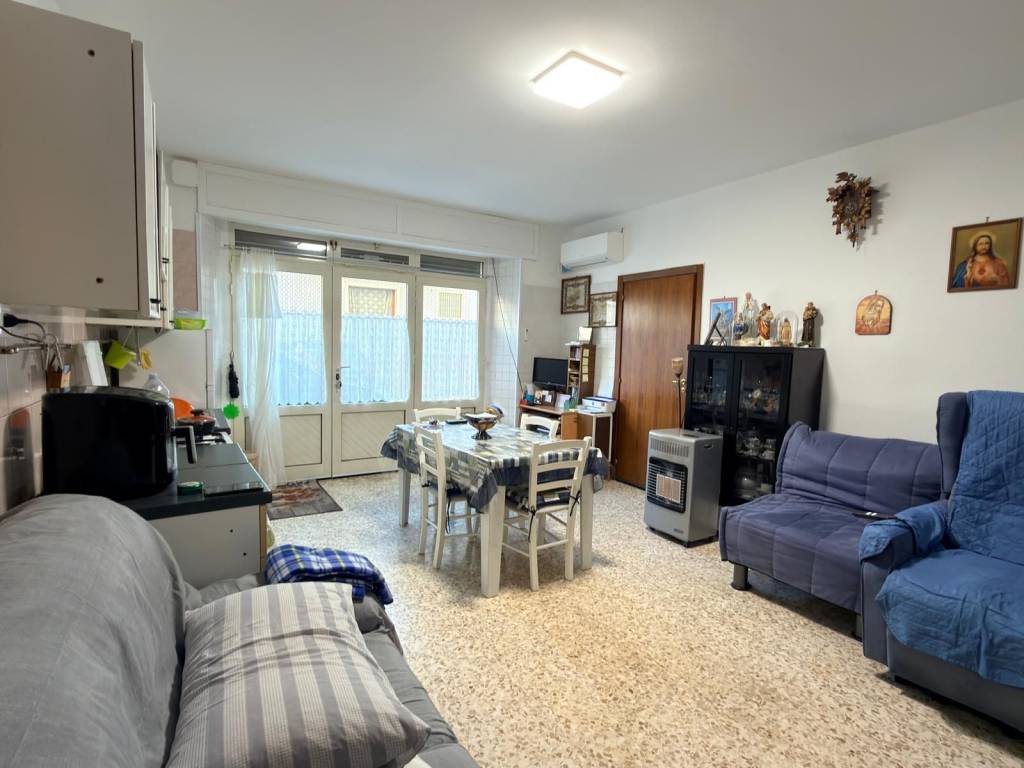 Casa indipendente a Apricena in Via Trento - Foto 5