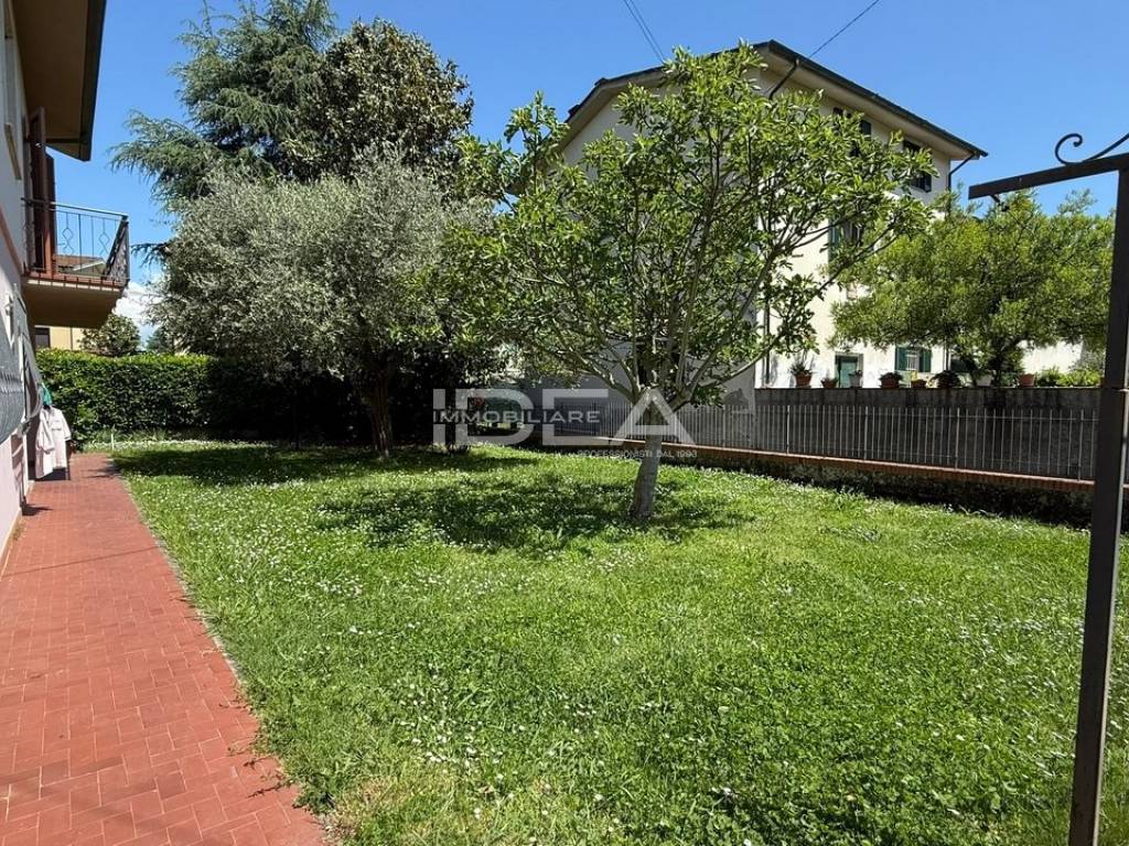 Villa a Lucca in Via del Bozzo traversa I , - Foto 3