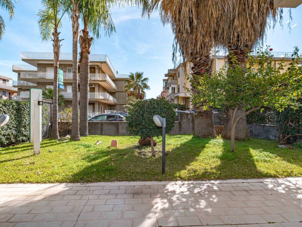 Appartamento a Giarre in Viale Aldo Moro, 51 - Foto 2
