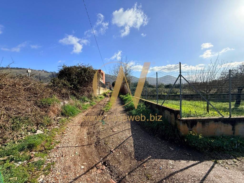 Terreno a Caserta in Via Enrico Raffaele - Foto 3