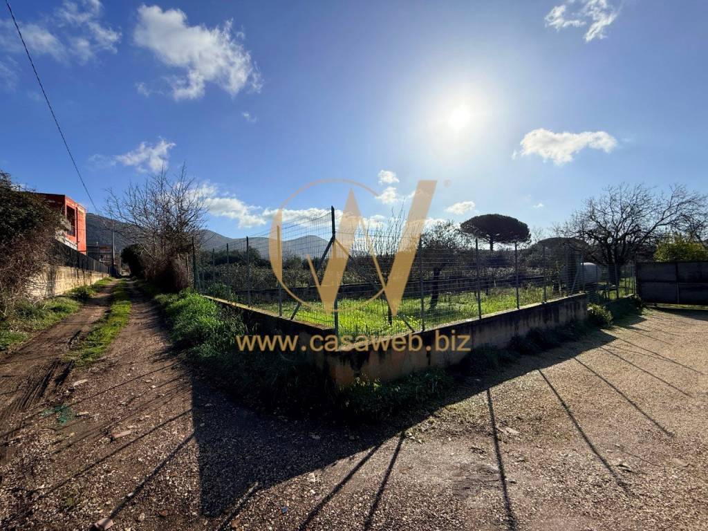 Terreno a Caserta in Via Enrico Raffaele - Foto 4