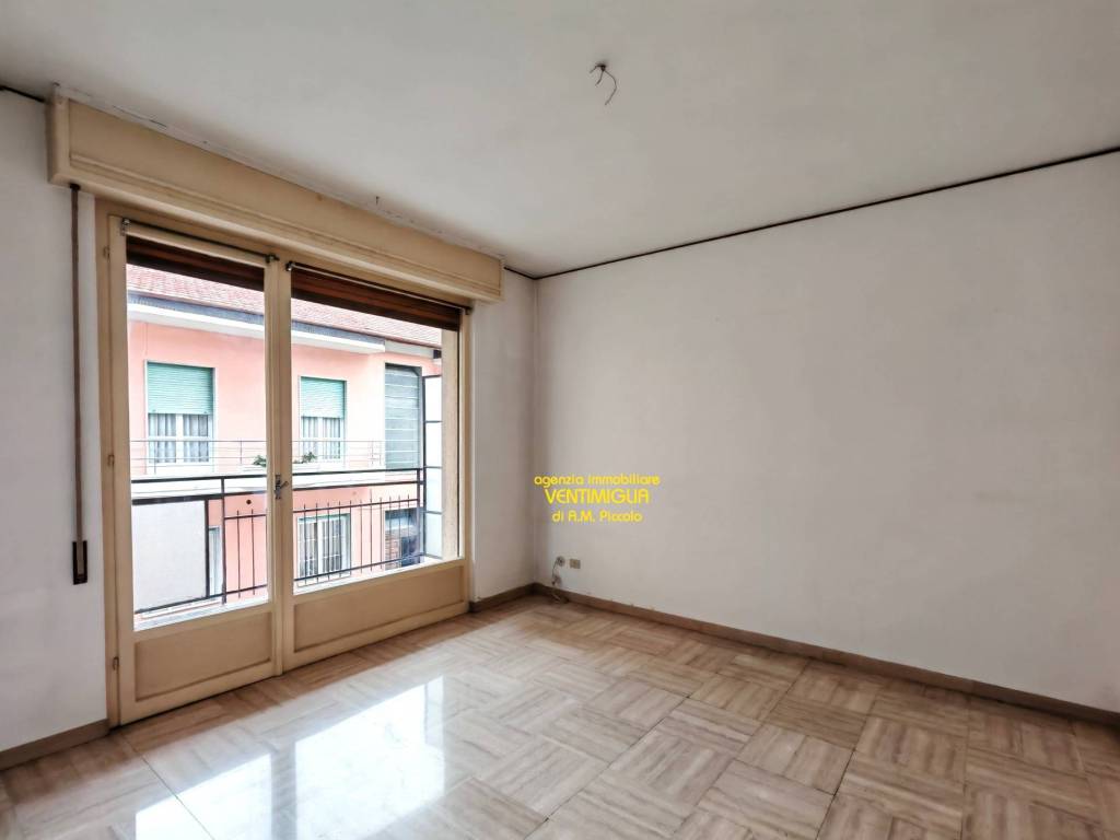 Appartamento a Ventimiglia in Via C. Metella - Foto 2