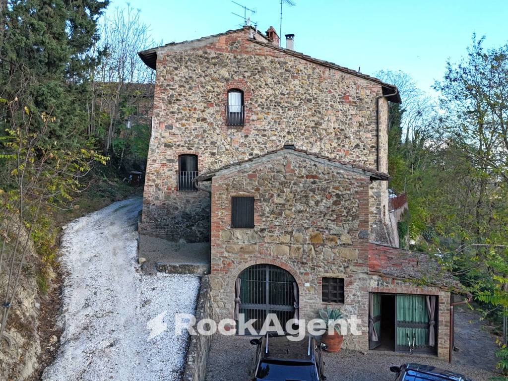 Palazzo / stabile a Gambassi terme in Strada Comunale di Catignano - Foto 2