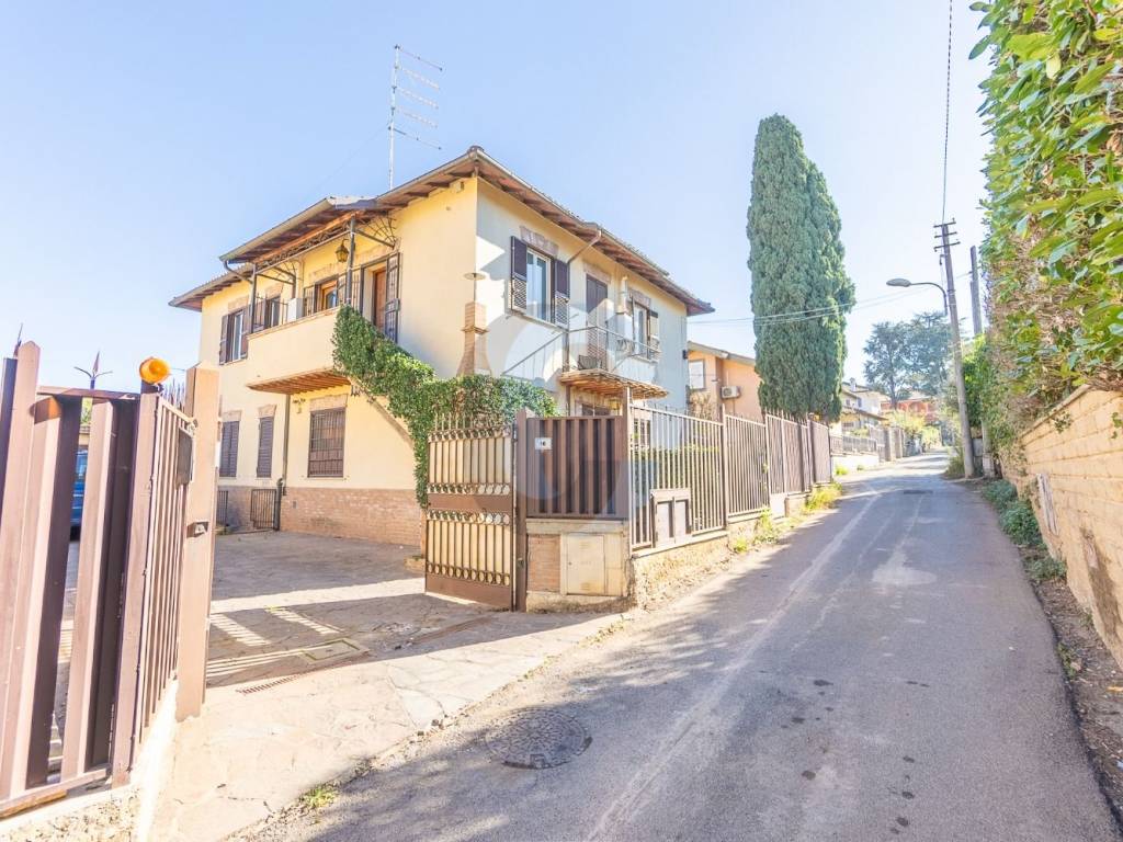 Appartamento a Grottaferrata in Via Carlo Galassi Paluzzi, 16 - Foto 2