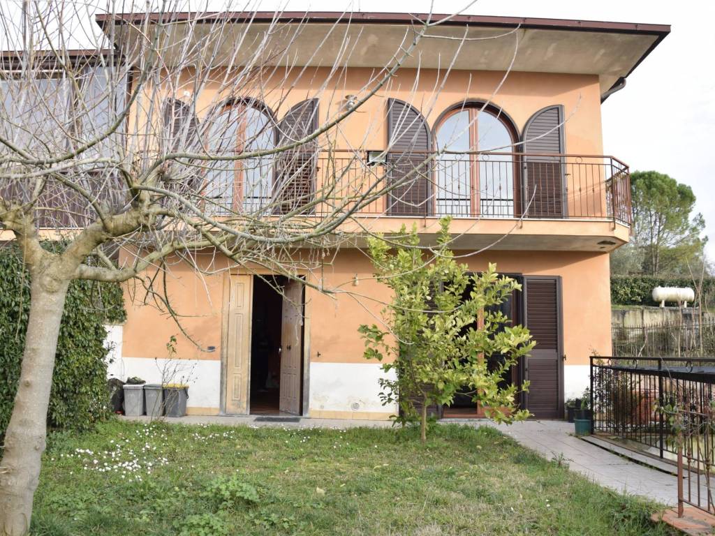 Villa a Cervaro in Via Prato - Foto 2