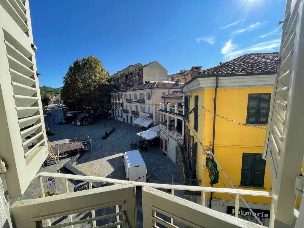 Appartamento a Canelli in Piazza Camillo Benso di Cavour - Foto 2