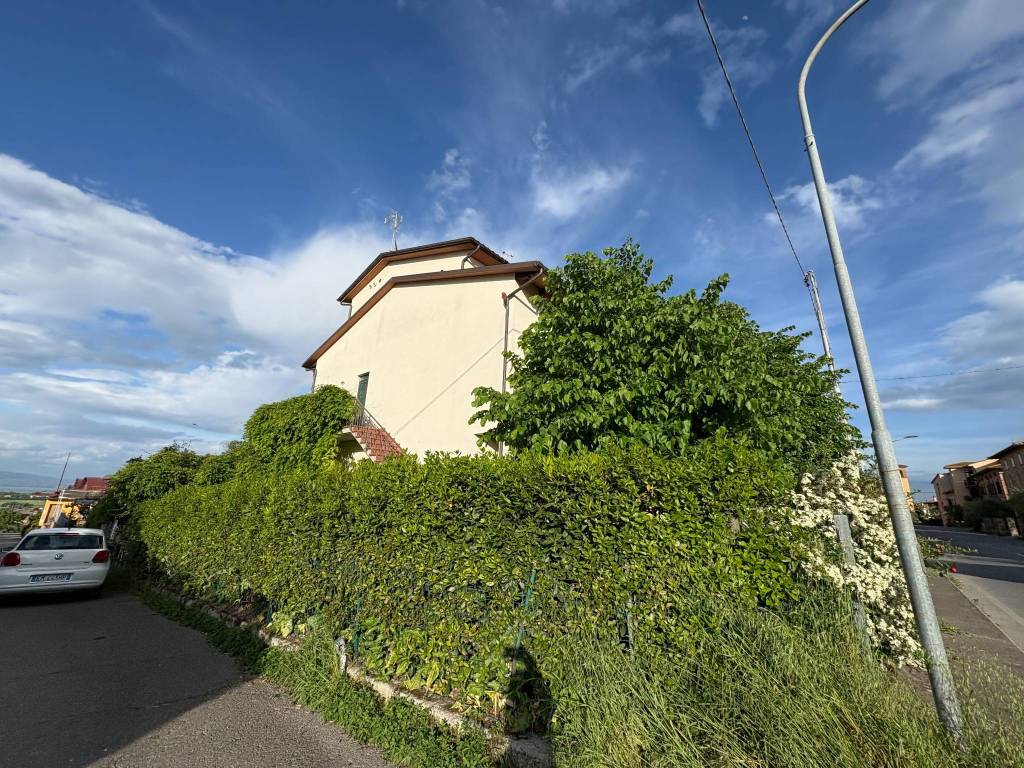 Casa indipendente a Castiglione del lago in Via Poggio del Sole - Foto 2