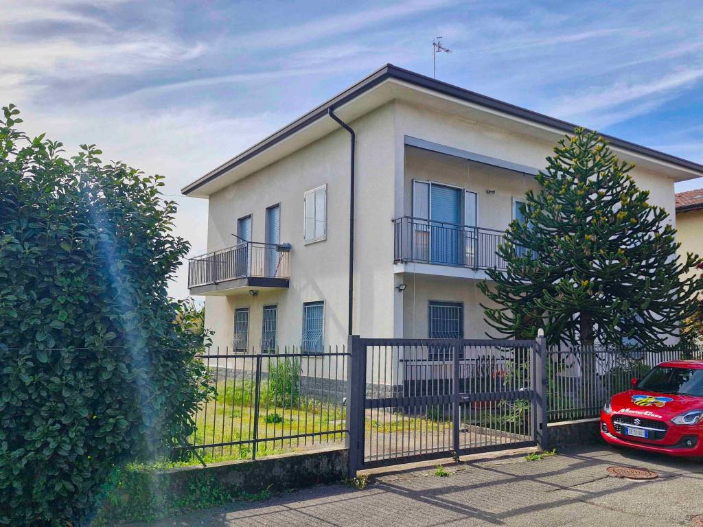 Villa a Tradate in Via Enrico Mattei - Foto 2