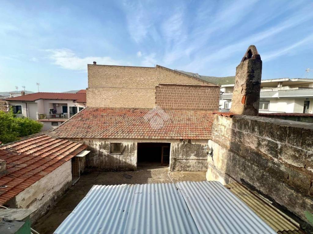 Casa indipendente a Mondragone in Via f. filzi, 48 - Foto 4