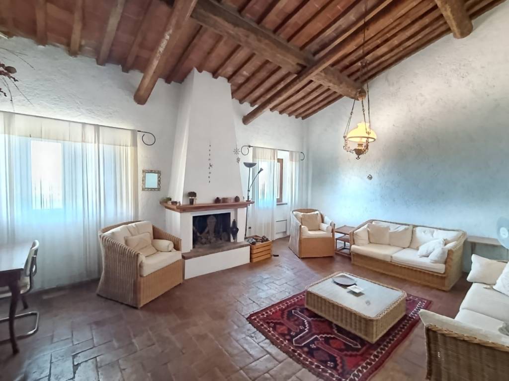 Appartamento a Castagneto carducci in Via Vittorio Emanuele, 10 - Foto 2