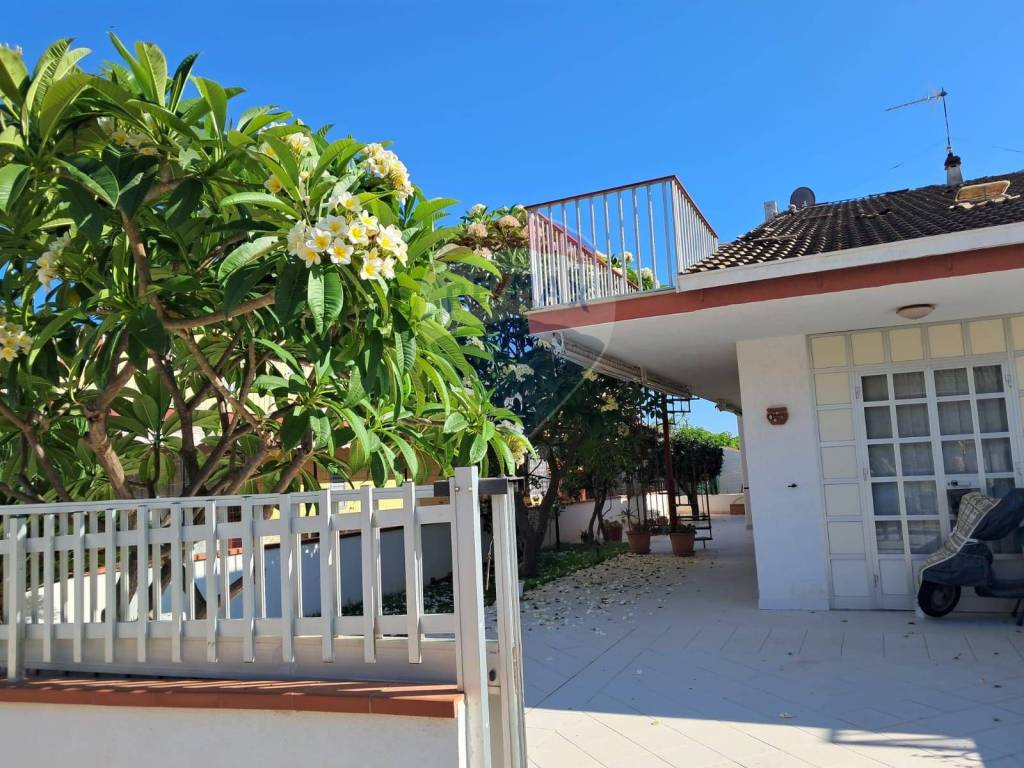 Villa a Santa croce camerina in Viale delle Alpi, 41 - Foto 2