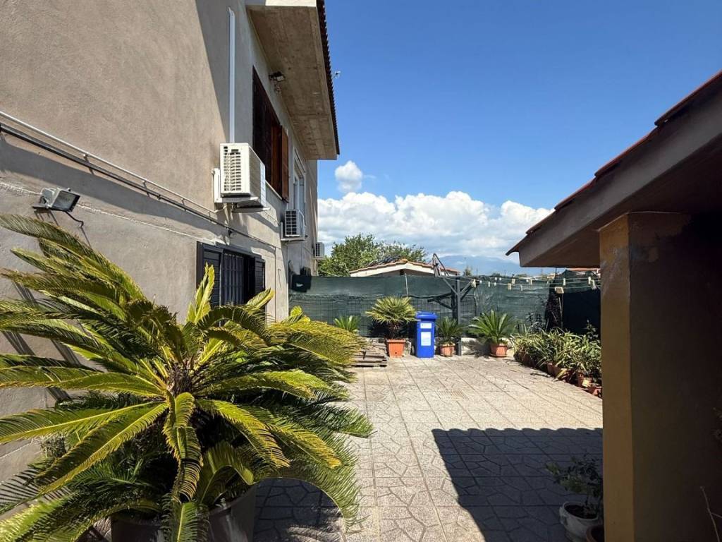 Villa a Cisterna di latina in Via Colle Marcaccio - Foto 2