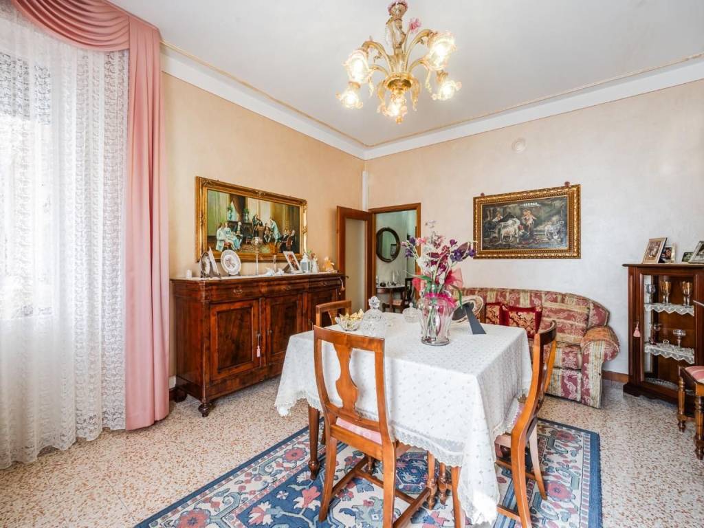 Appartamento a Reggio emilia in Via Fratelli Bandiera, , 3 - Foto 2