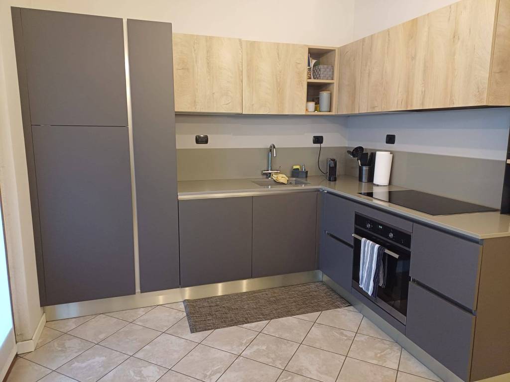 Appartamento a Peschiera del garda in Strada Regionale Gardesana Orientale - Foto 2
